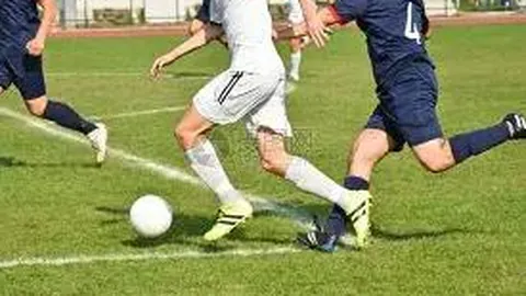 2025年“农商银行杯”市篮球协会会员俱乐部及中老年男子篮球赛正式启幕